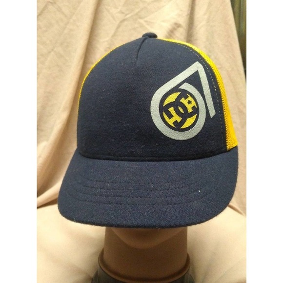 Other - Dc shoes trucker style snapback hat